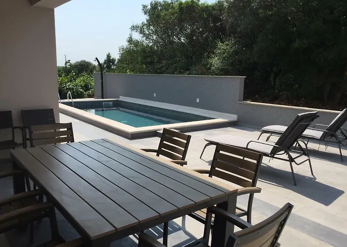 Holiday House Veli Vrh Vikendica Pula